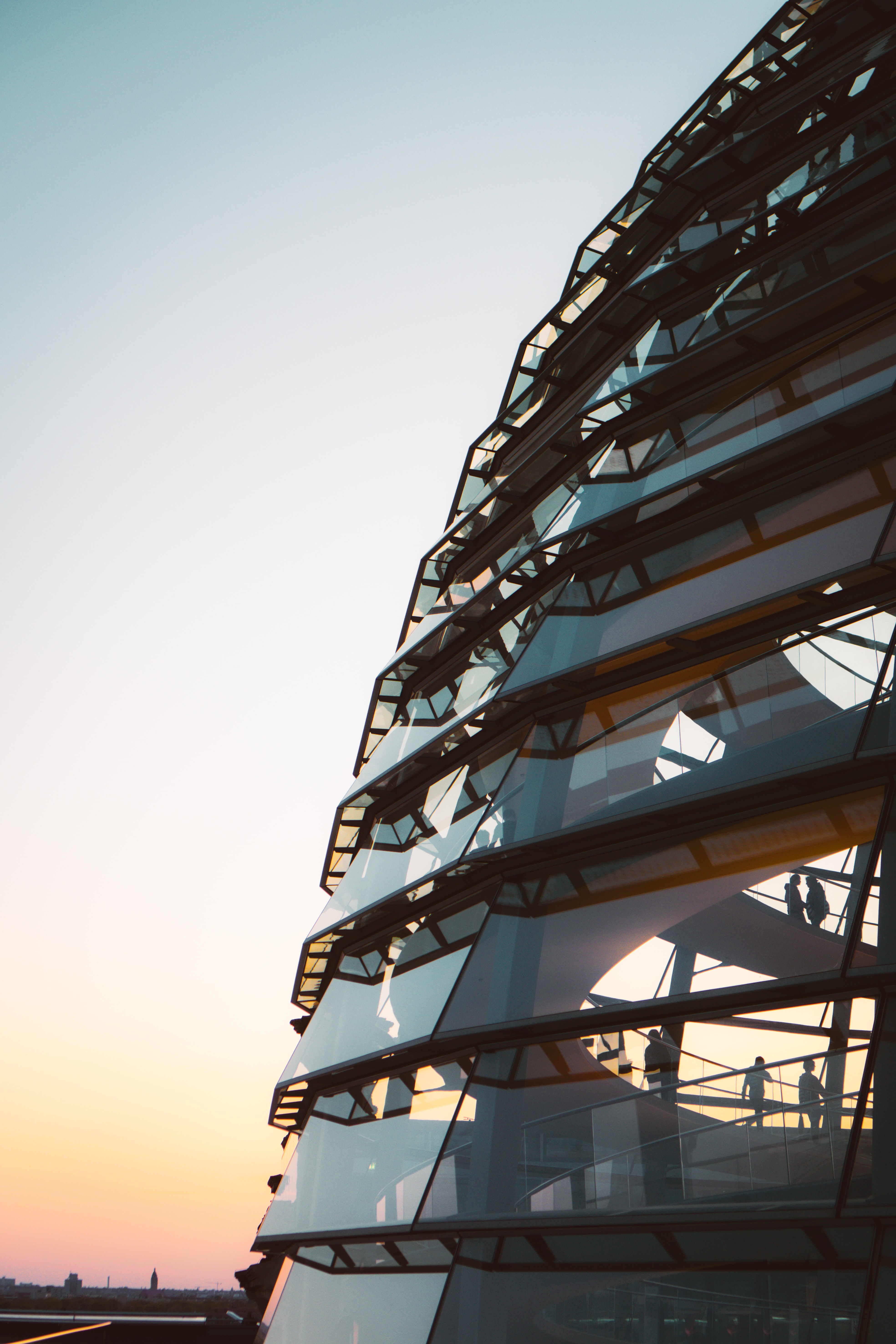 Bundestag-Kuppel im Sonnenaufgang