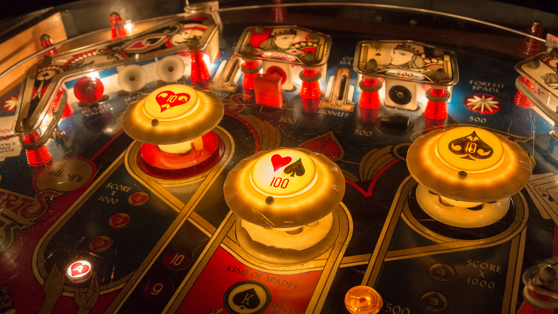Nahaufnahme eines Flippers / Spielautomat