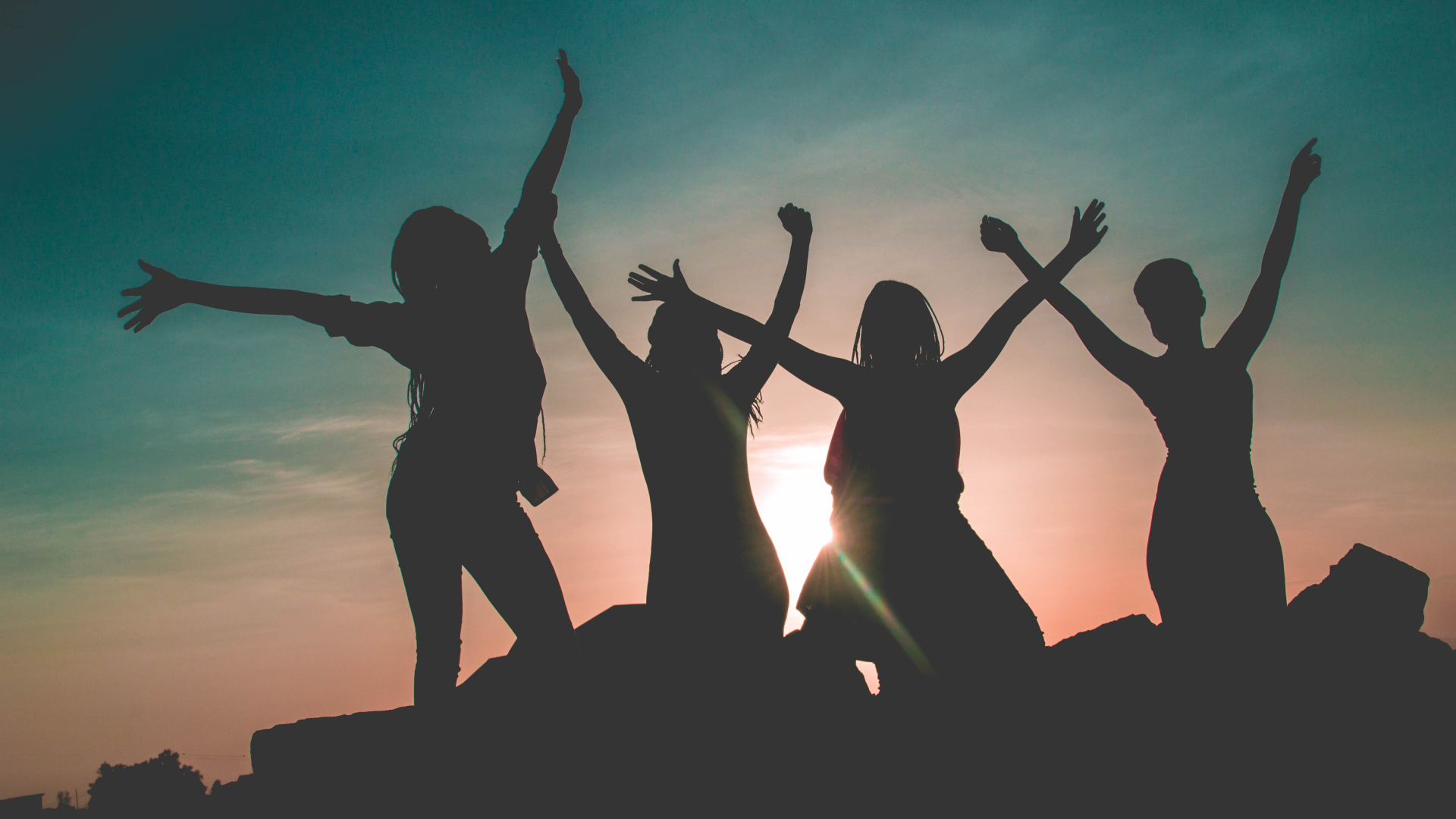 Frauen im Sonnenuntergang