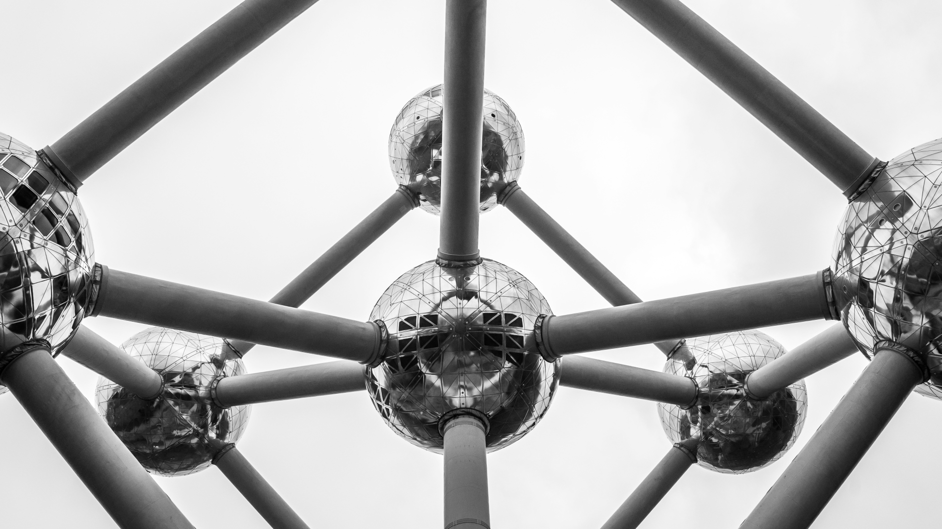 Ein Foto von dem Atomium in Brüssel als Sinnbild für den EU AI Act, für den der Get Started Guide entwickelt wurde.