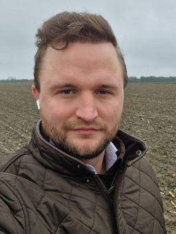 Porträt von Jacob von der Decken – Landwirt und Gründer eines KI-Startups für Betriebsmanagement, Speaker Agrarpolitisches Frühstück