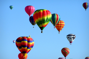 Heißluftballons in der Luft