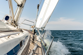 Segelboot auf dem Wasser