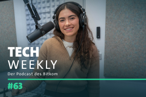 Bitkom Bildungsexpertin Leah Schrimpf im Aufnahmestudio von Tech Weekly