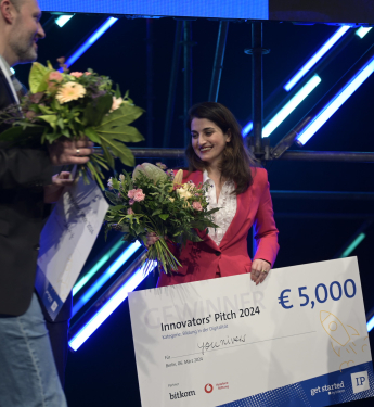 Ein Foto der Gewinner des Innovators' Pitch 2024: Younivers